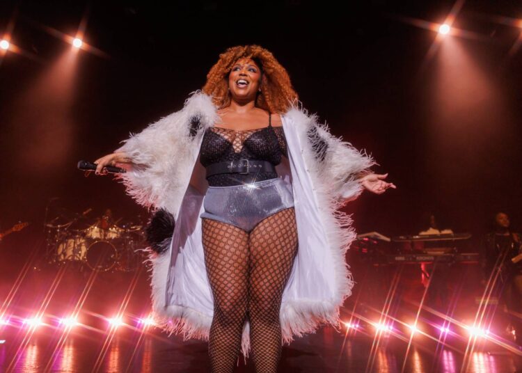Ouça o novo single sem desculpas de Lizzo 'Still Bad'