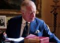 Palace compartilha detalhes como rei Charles realiza a reunião após a mensagem de Meghan