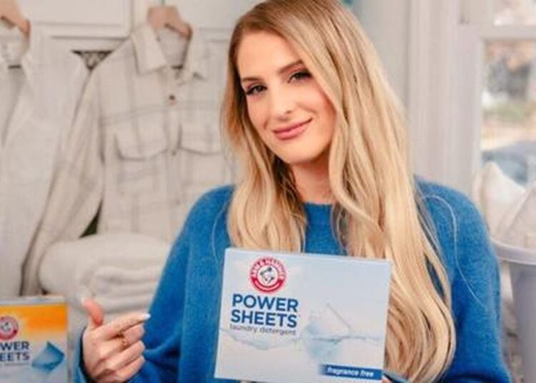 Paris Hilton retorna com nova colaboração musical
