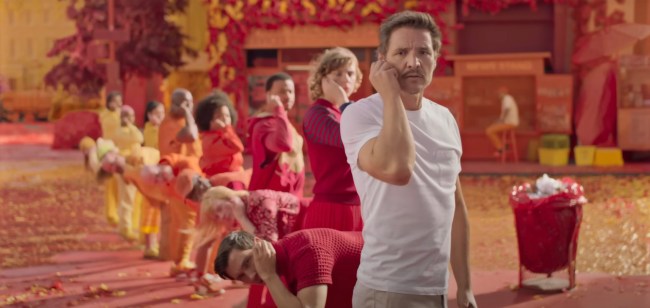 Pedro Pascal acende um movimento em um novo comercial da Apple Jonze Apple