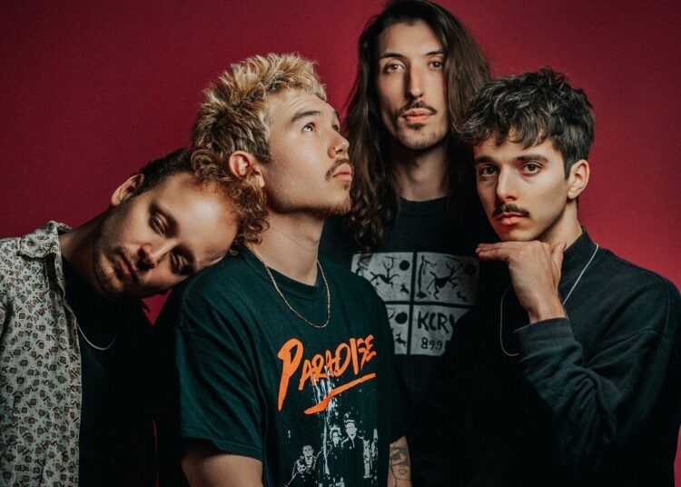 Plaiins lançam um novo videoclipe para 'Happy Faces'