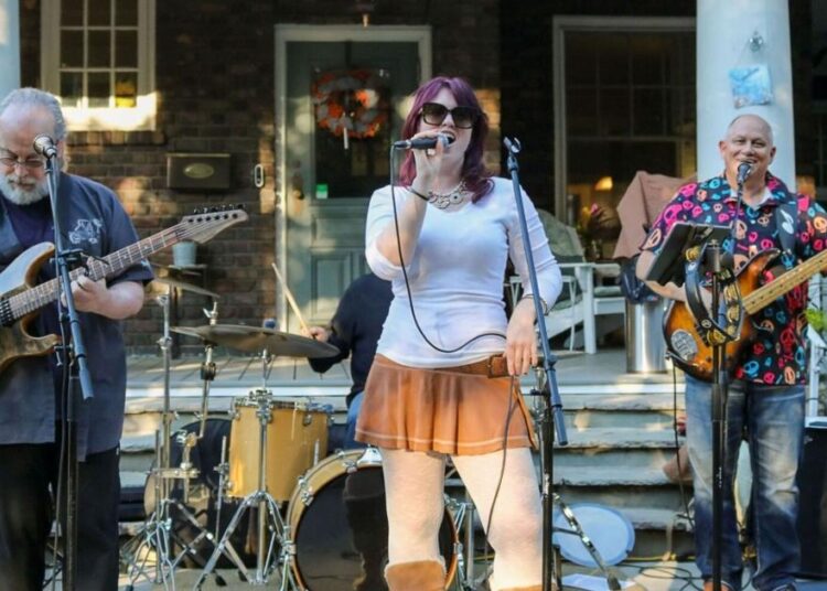 Popular Greenville Band Hot como pimenta lança o primeiro álbum | Entretenimento