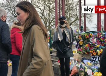 Por que Kate Middleton quebrou o protocolo para assistir ao memorial de Sarah Everard