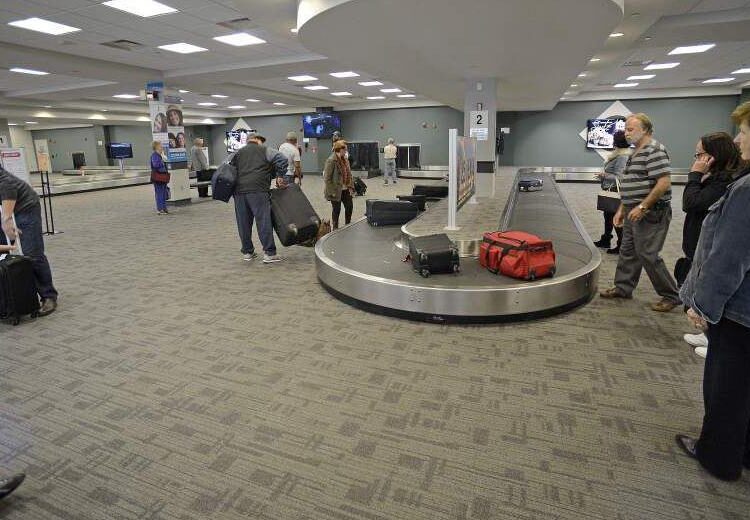 Por que a American Airlines cobrou pela minha bolsa despachada 'grátis' | Entretenimento/vida