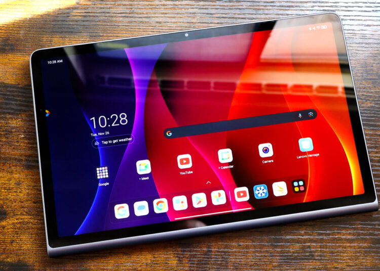 Por que eu prefiro este tablet Lenovo ultraportável sobre o iPad para entretenimento móvel