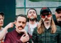 Porcos Porcos Porcos Porcos Porcos Porcos estream Video novo para o último single "Gilb Tongue"
