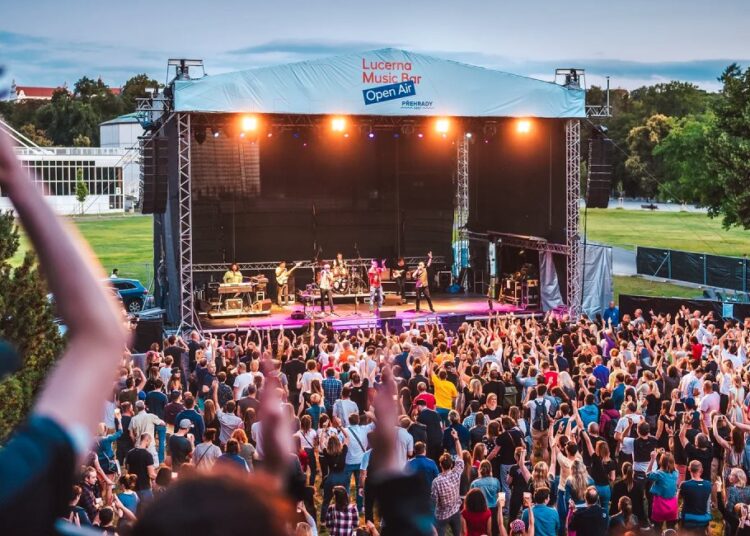 Praga pode estender eventos musicais ao ar livre em Praga depois das 22h