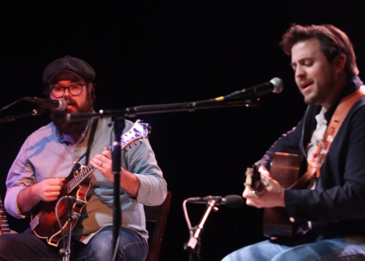 ROOTS EVENTO MUSICO RENDEZVOUS SERENDO NO LENO DE MURFREESBORO