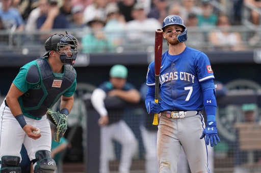 Raios-X negativos em Bobby Witt Jr. depois que o shorttop All-Star do Royals é atingido no antebraço por um tom