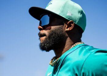 Randy Arozarena e Jorge Polanco Shine, mas os marinheiros lançam os dois jogos de esquadrão dividido para Reds e Royals