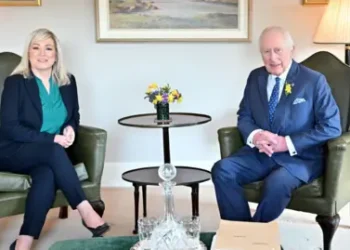 Rei Charles e Queen Camilla visitam Belfast
