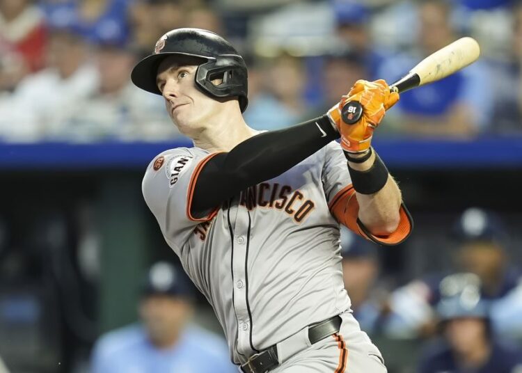 Relatório: Royals adquirirá/1b Mark Canha da Brewers
