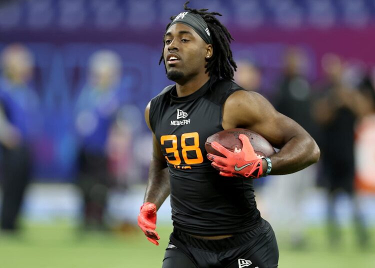 Relatório de Escotismo do Estado de Utah WR Jalen Royals