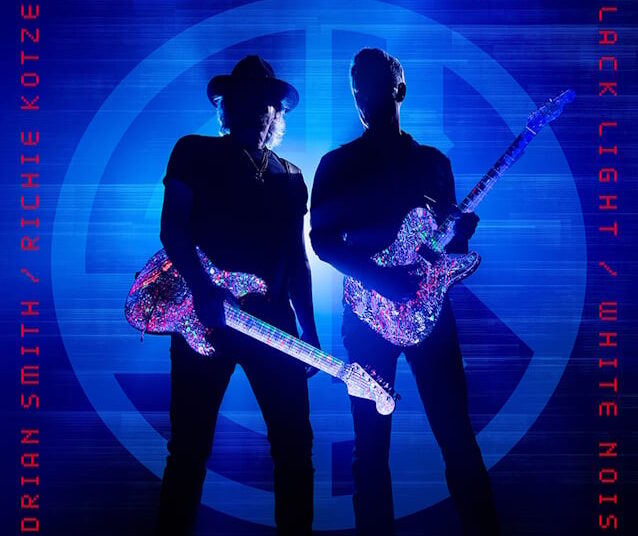 Richie Kotzen diz que o novo single Smith/Kotzen 'Black Light' foi quase descartado: 'Essa música quase não sobreviveu'