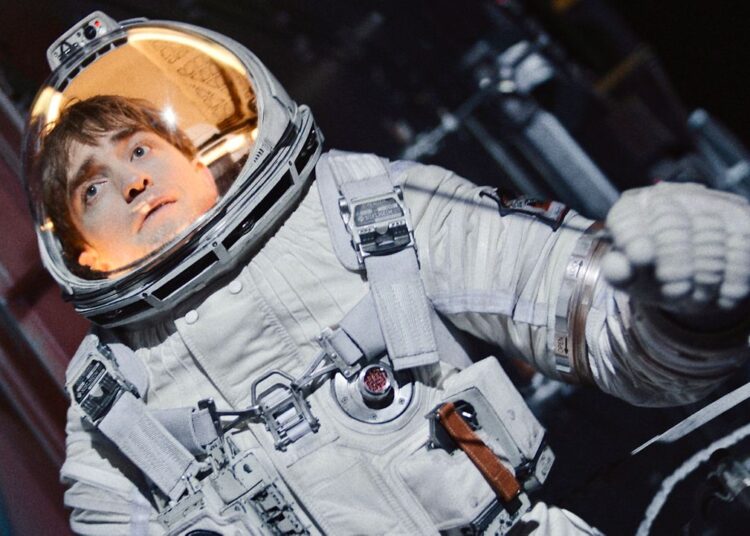 Robert Pattison Sci-Fi 'Mickey 17' abre em primeiro lugar