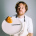 Rossi serve música e refeições no novo show 'Homecooked'