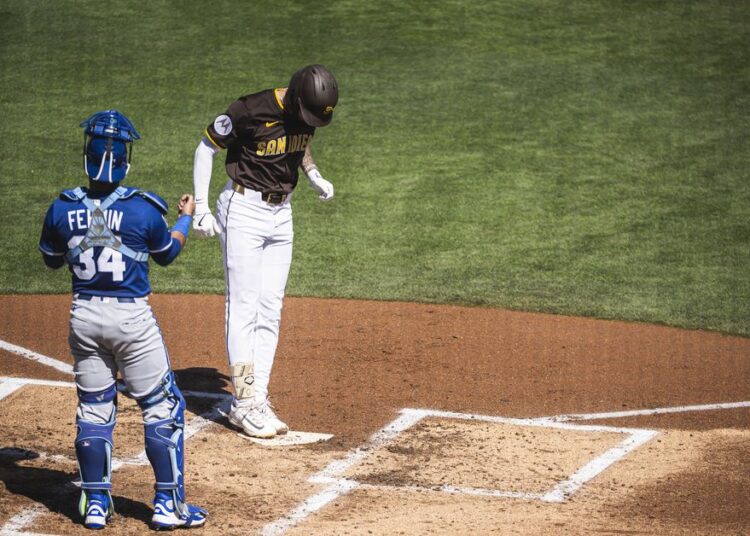 Royals Snap 4 Game perdendo Skid com 10-4 vitória sobre Padres