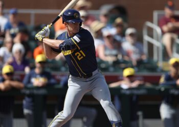 Royals adquirir Mark Canha, da Brewers