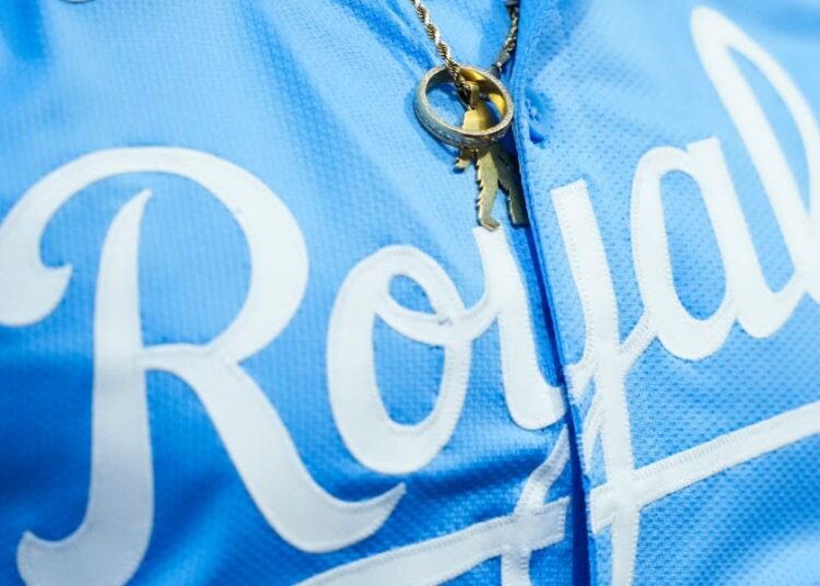 Royals para usar camisas azuis em pó todos os jogos em casa de sábado