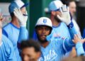 Royals se atrasou para vencer o primeiro jogo da temporada com os Guardiões