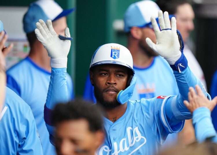 Royals se atrasou para vencer o primeiro jogo da temporada com os Guardiões