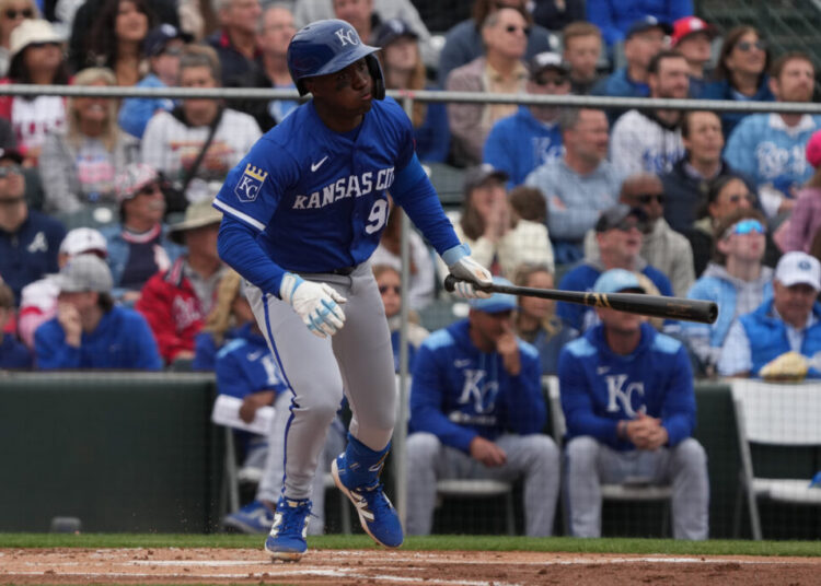 Royals seleciona Tyler Tolbert, coloque Dairon Blanco na IL