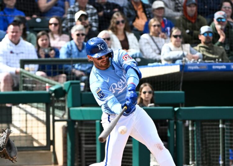 Royals usa contato alto para ganhar o jogo de chuva por 8-2 sobre os anjos
