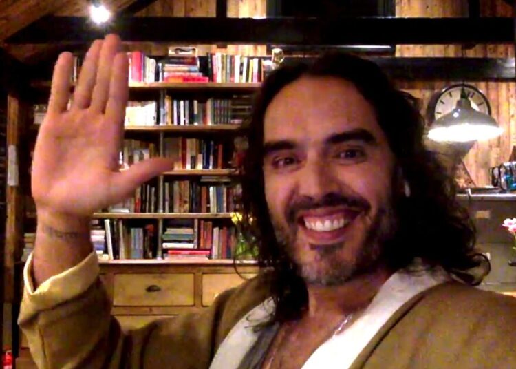 Russell Brand ridicularizou após postar a reivindicação de Penelope Keith assassinou JFK | Notícias de celebridades | Showbiz & TV