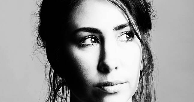Ruthanne compartilha o novo single 'The Way I'm Wired', anuncia o livro, não é apenas uma música