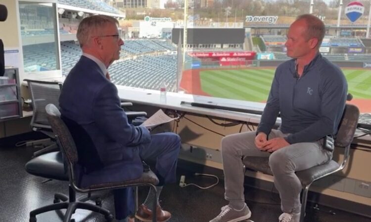 Ryan Lefebvre na transmissão do 27º ano com a Royals; Último sobre planos de estádio