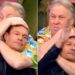 Ryan Seacrest bate depois que o ex-linear o coloca em um headlock em "Wheel of Fortune"