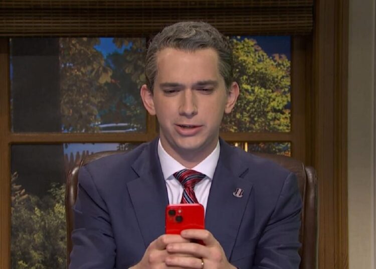 'SNL' zomba da etiqueta de bate -papo em grupo de Pete Hegseth em brutal frio aberto