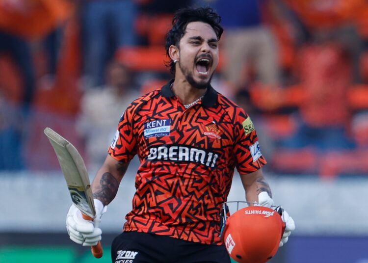 SRH Torment Royals Bowlers