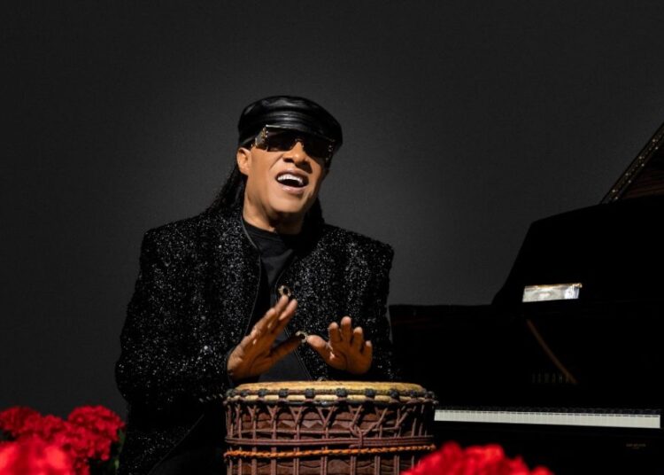 STEVIE SEJA PARA APARTAR ATRABILECIMENTO AO LIVO LIVE DE CARDIFF neste verão