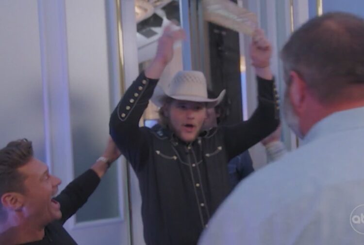 Samson adolescente aparecendo no novo episódio no American Idol