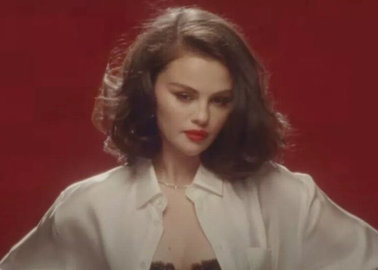 Selena Gomez Dons Lingerie no último videoclipe - aqui está onde comprar seu sutiã vintage exato