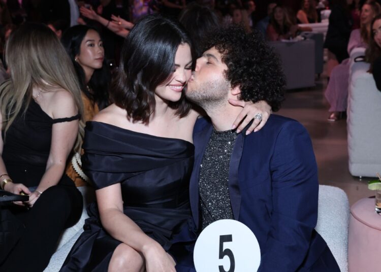 Selena Gomez e 'Sunset Blvd' de Benny Blanco: transmita agora