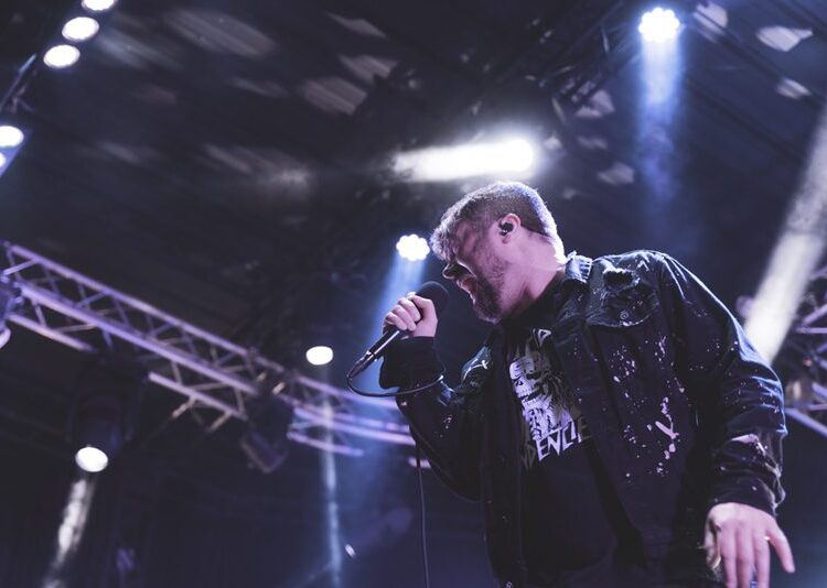 Silverstein compartilha um novo vídeo intenso para “Eu vou destruir isso”