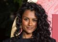 Simone Ashley começou a embarcar na carreira musical após o rompimento