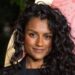 Simone Ashley começou a embarcar na carreira musical após o rompimento