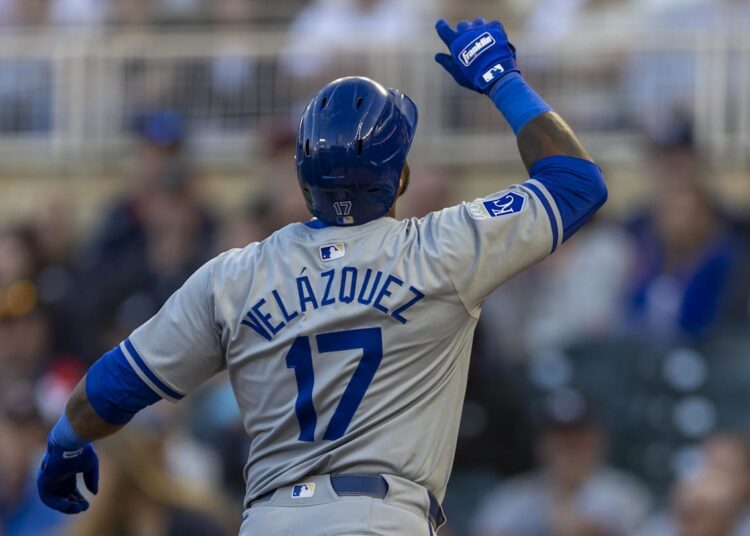 Slugger do KC Royals, fora do limbo da lista antes do dia da abertura