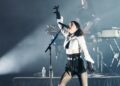 St. Vincent adiciona datas da turnê nos EUA, compartilha a nova música "Doa": ouça