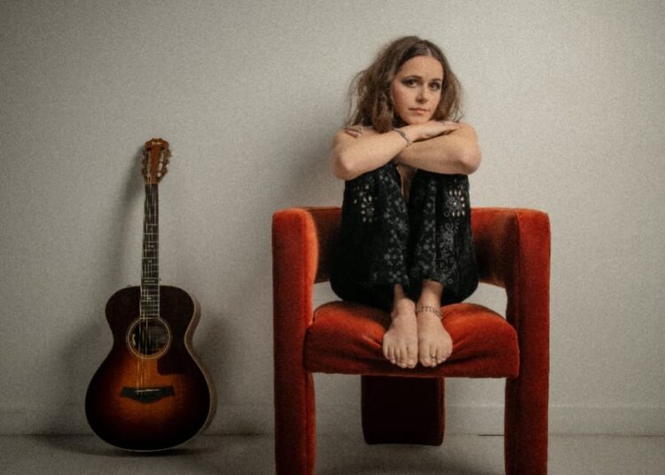 Taylor Rae leva ouve um passeio pelas Montanhas Rochosas no New Sierra Hull, apresentou o single "Telluride"
