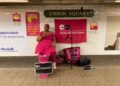Tennessee Belle que virou nova Yorker delicia os passageiros com músicas no metrô de Nova York