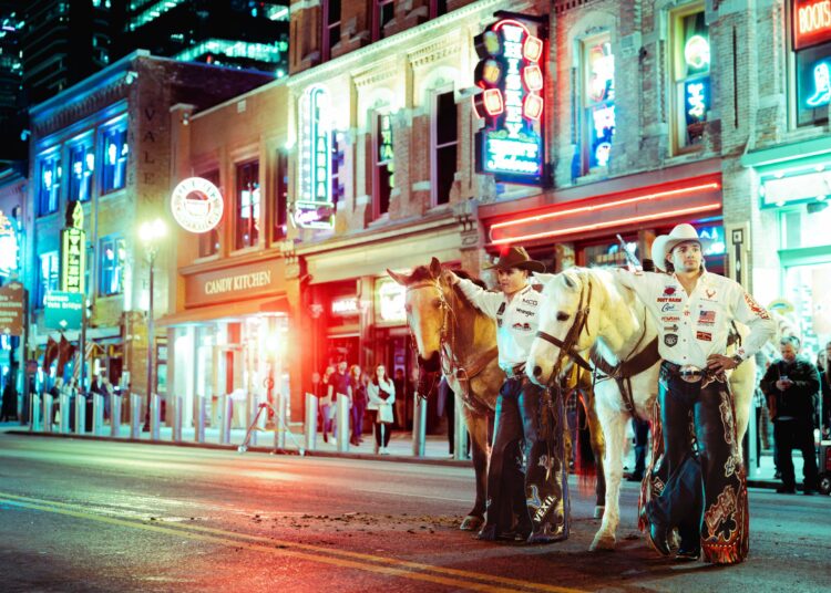 Tim McGraw, Reba McEntire & Jelly Roll são fundadores do novo rodeio da cidade que vêm para Nashville em maio