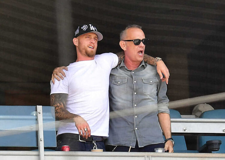Tom Hanks faz uma aparição especial no novo videoclipe country de seu filho