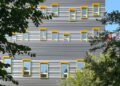 Uma fachada de folha de folha em Washington Heights