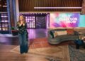 Uma insider de Kelly Clarkson está reagindo contra rumores de 'Weird Vibe' em seu conjunto de talk show
