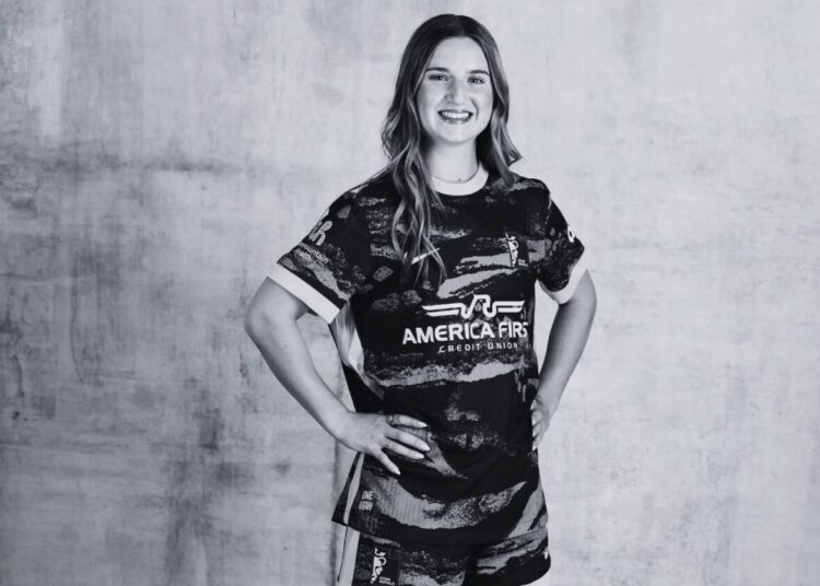 Utah Royals revela um novo kit de grande salto por salão para 2025 temporada