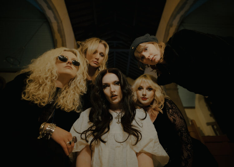 Venus Grrrls Libere um novo videoclipe para 'dezoito corvos'